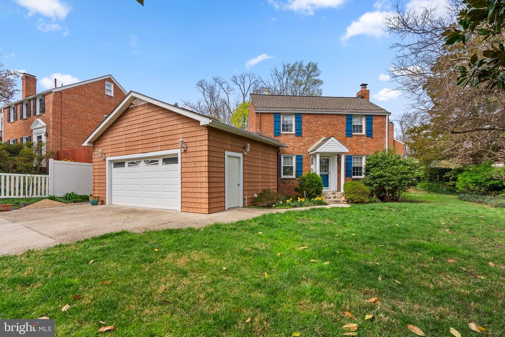 2401 Hayden Dr