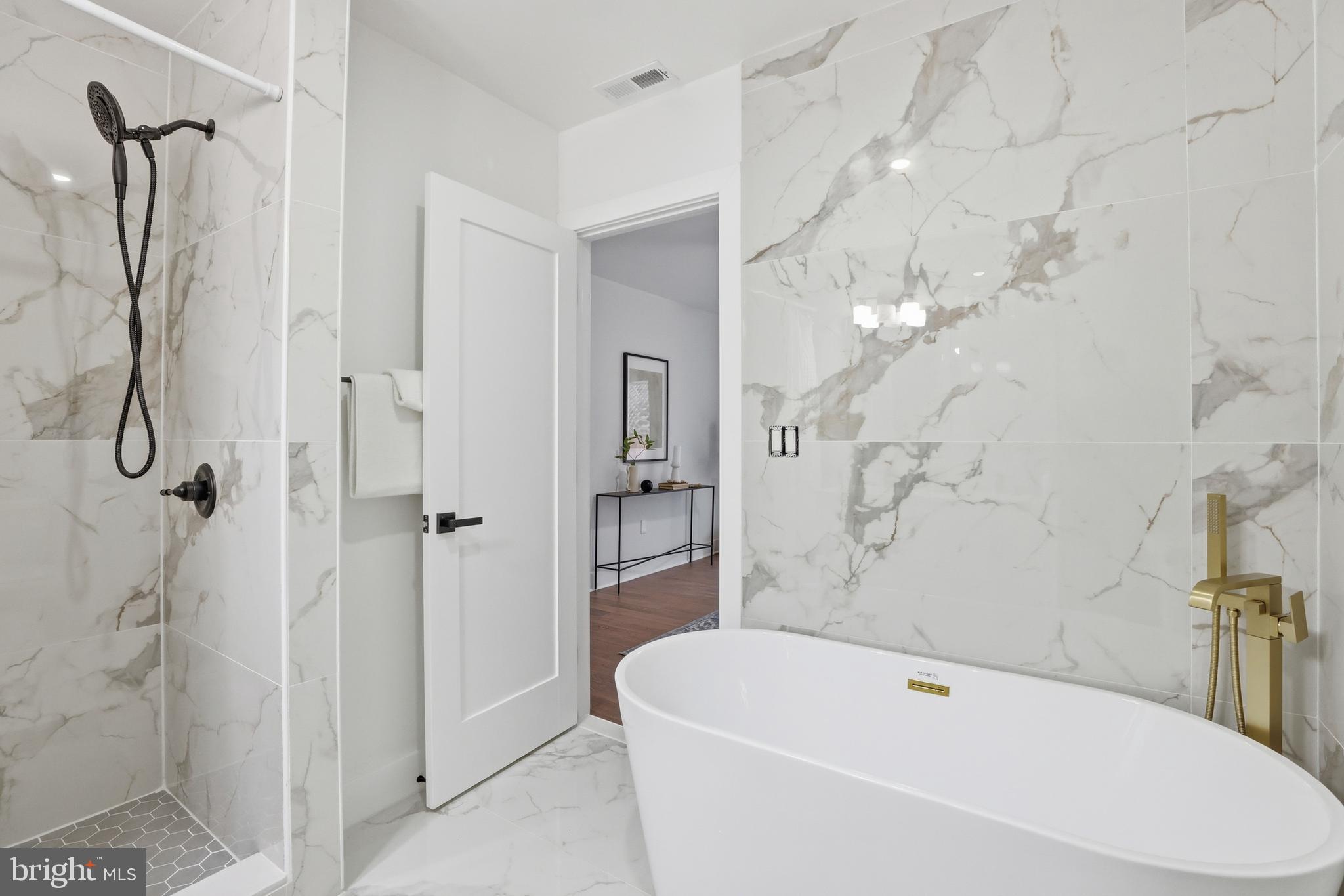 413 WILLIAMSBURG DRIVE