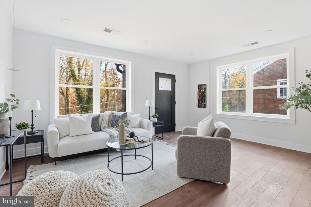 413 WILLIAMSBURG DRIVE