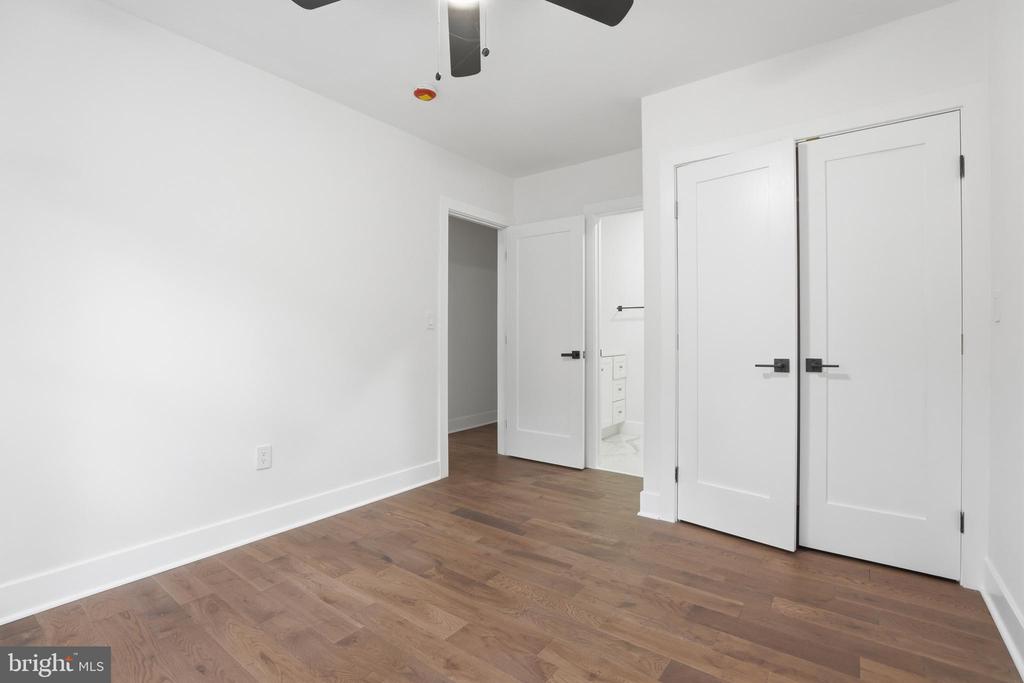 413 WILLIAMSBURG DRIVE