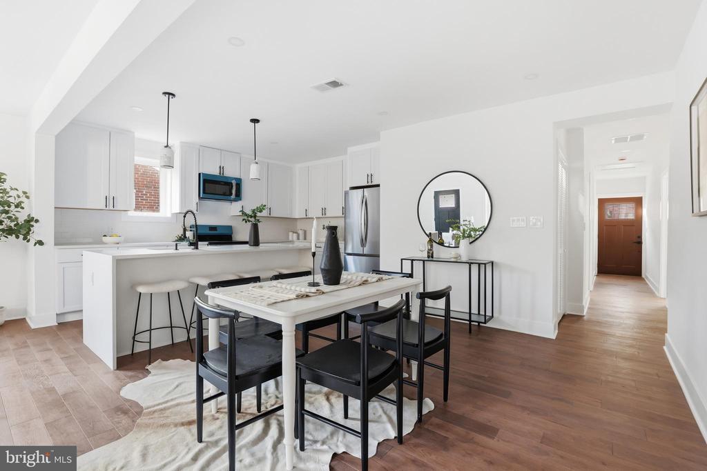 413 WILLIAMSBURG DRIVE