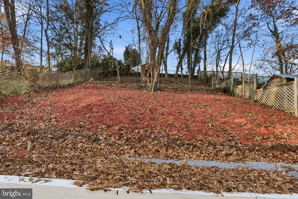 413 WILLIAMSBURG DRIVE