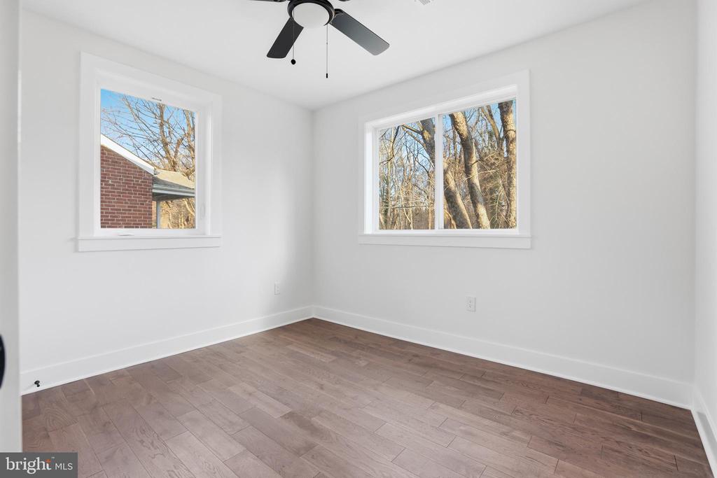 413 WILLIAMSBURG DRIVE