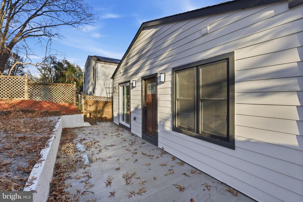 413 WILLIAMSBURG DRIVE