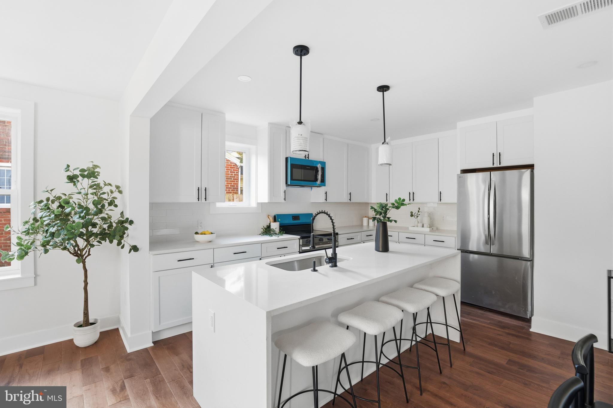 413 WILLIAMSBURG DRIVE