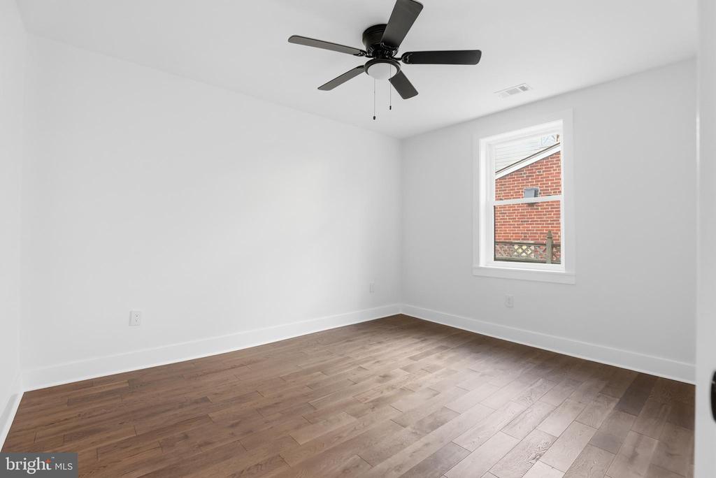 413 WILLIAMSBURG DRIVE