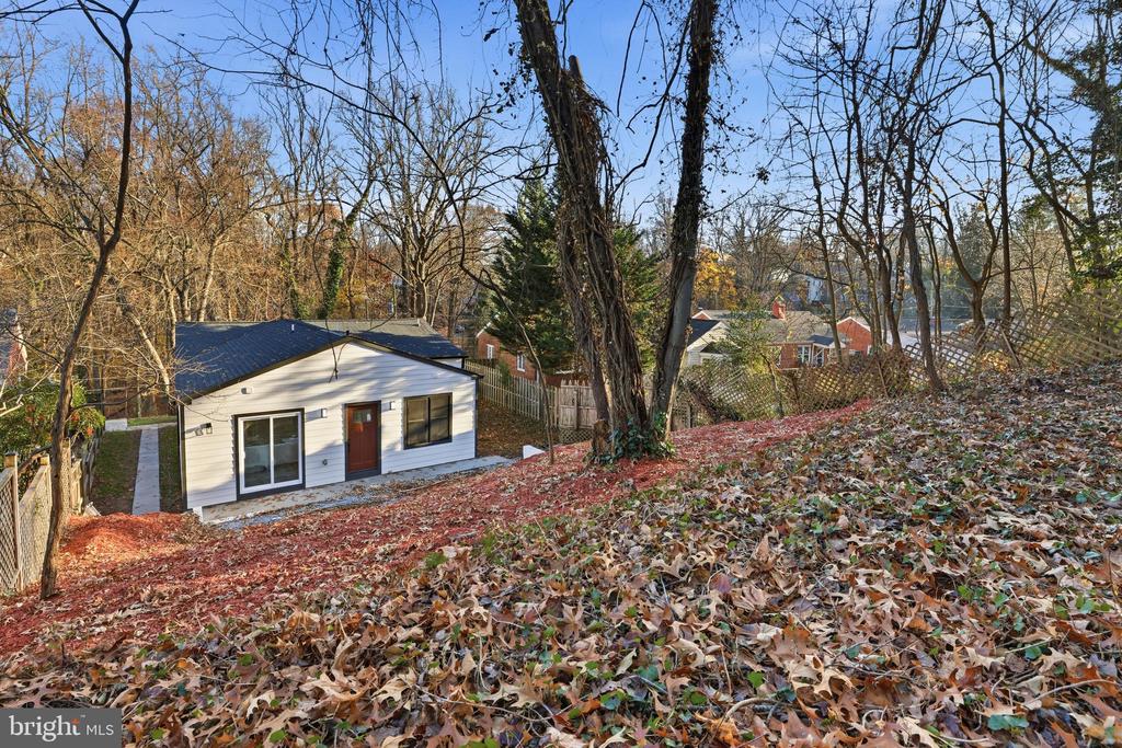 413 WILLIAMSBURG DRIVE