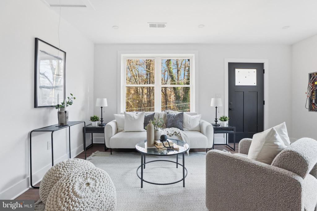 413 WILLIAMSBURG DRIVE