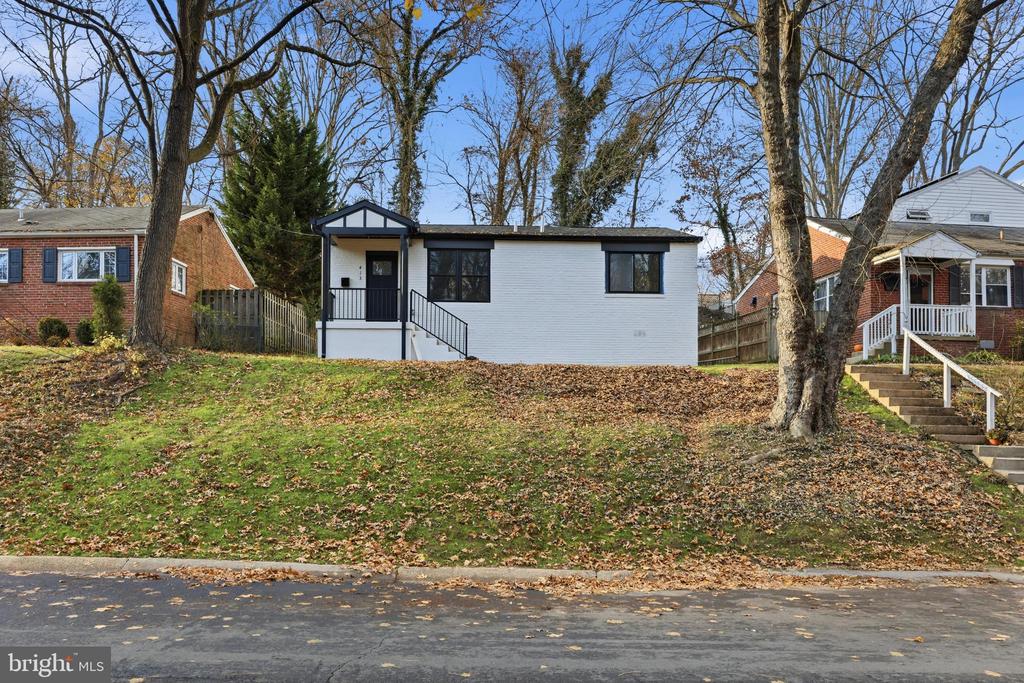413 WILLIAMSBURG DRIVE