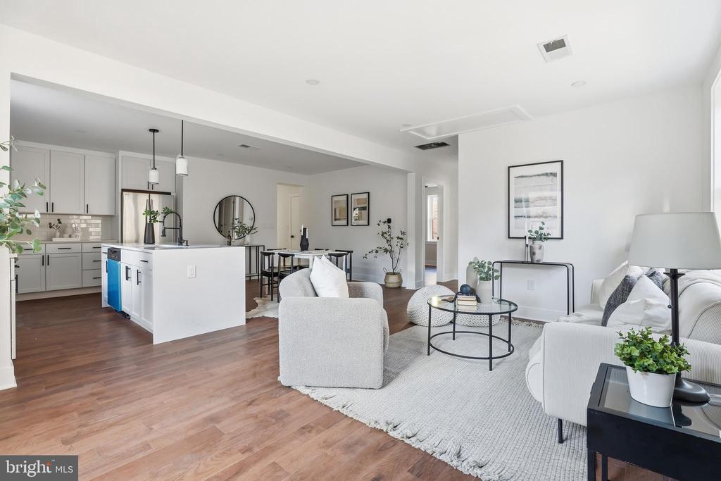 413 WILLIAMSBURG DRIVE