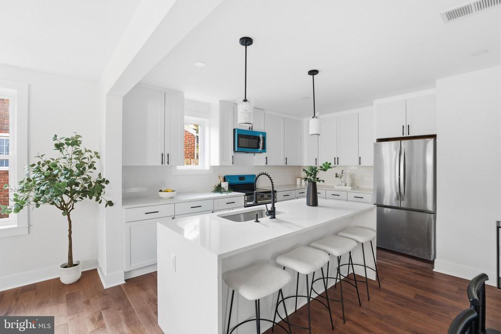 413 WILLIAMSBURG DRIVE