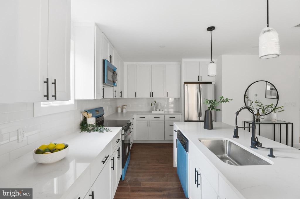 413 WILLIAMSBURG DRIVE
