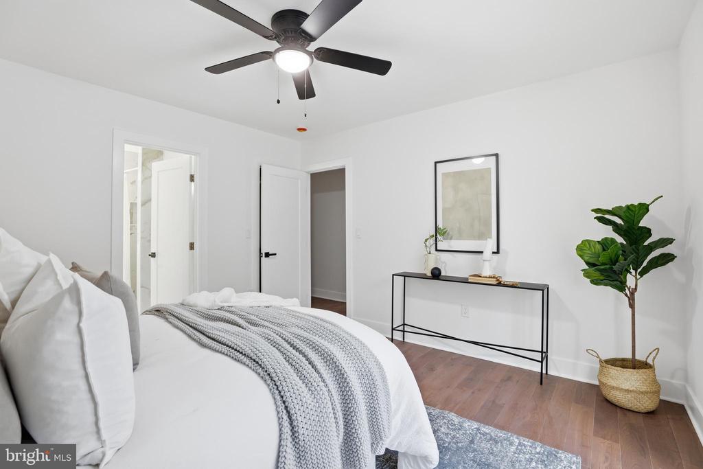 413 WILLIAMSBURG DRIVE