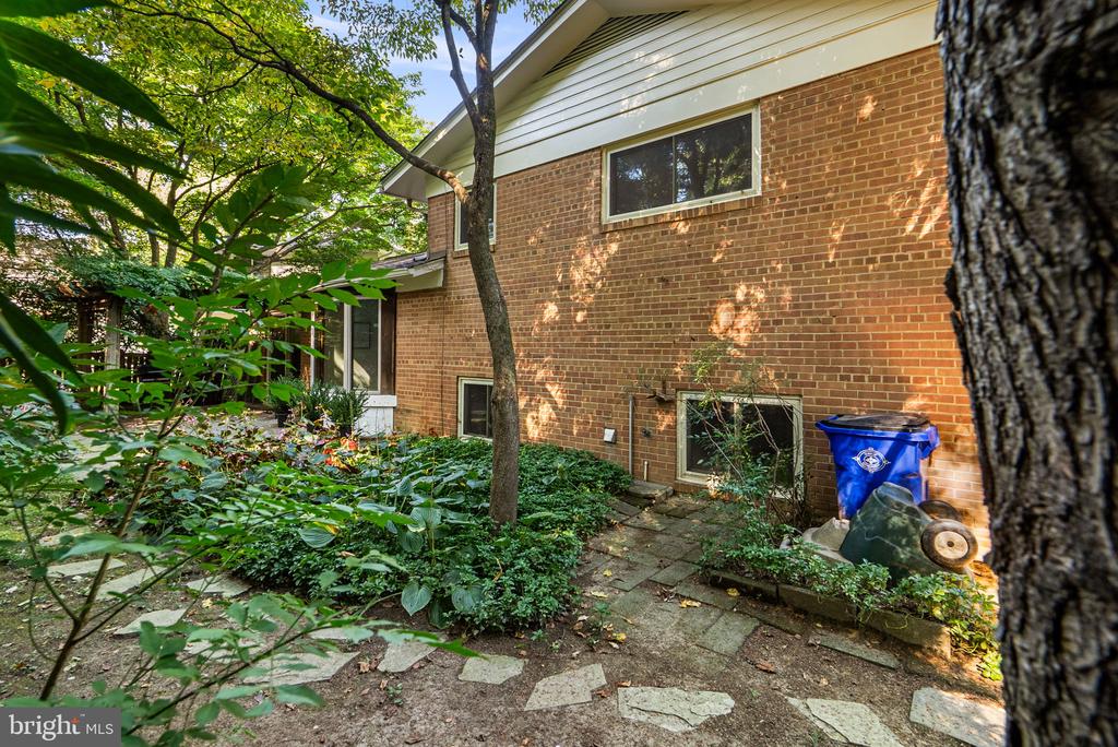 3510 FREDERICK PLACE