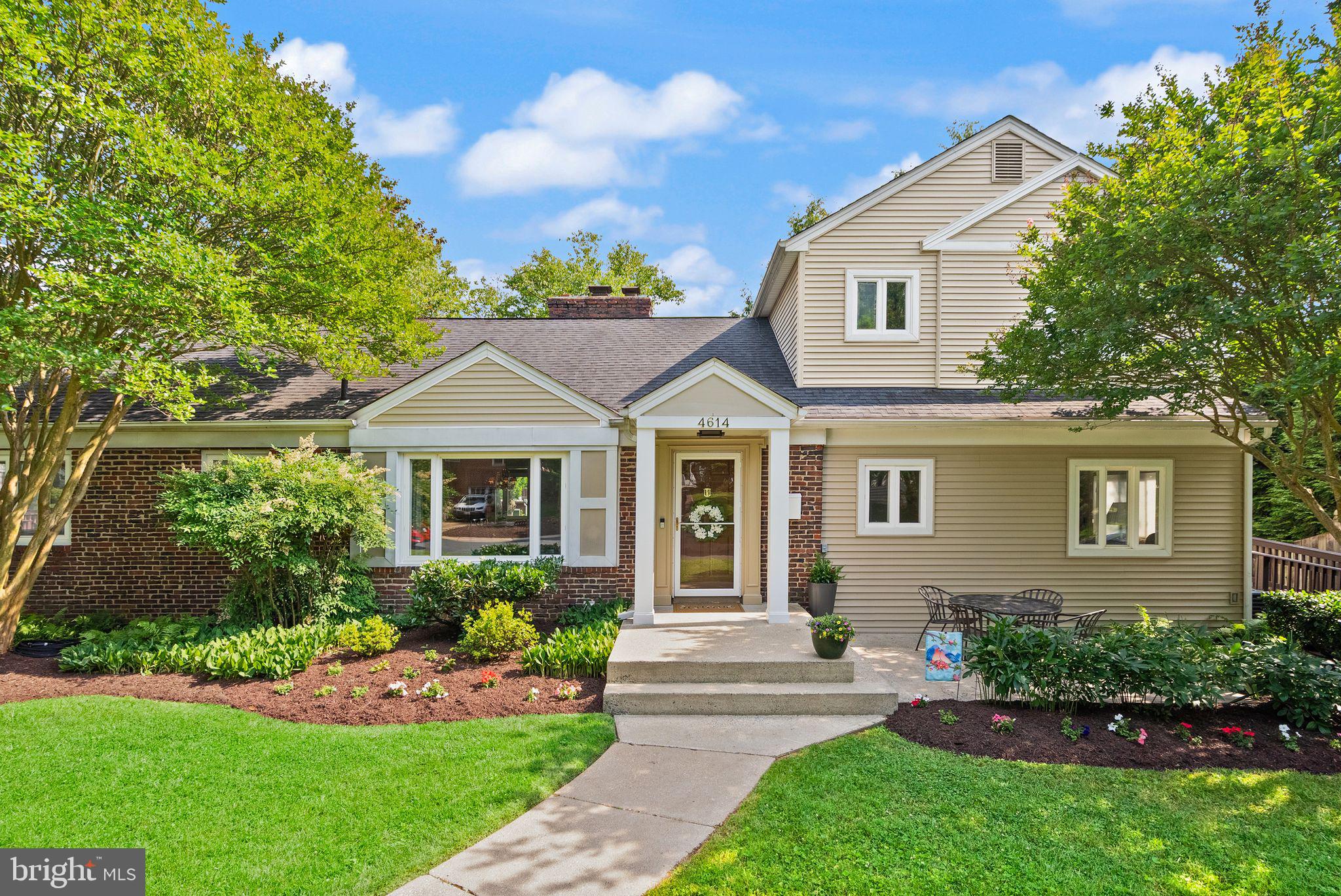 4614 Roxbury Dr