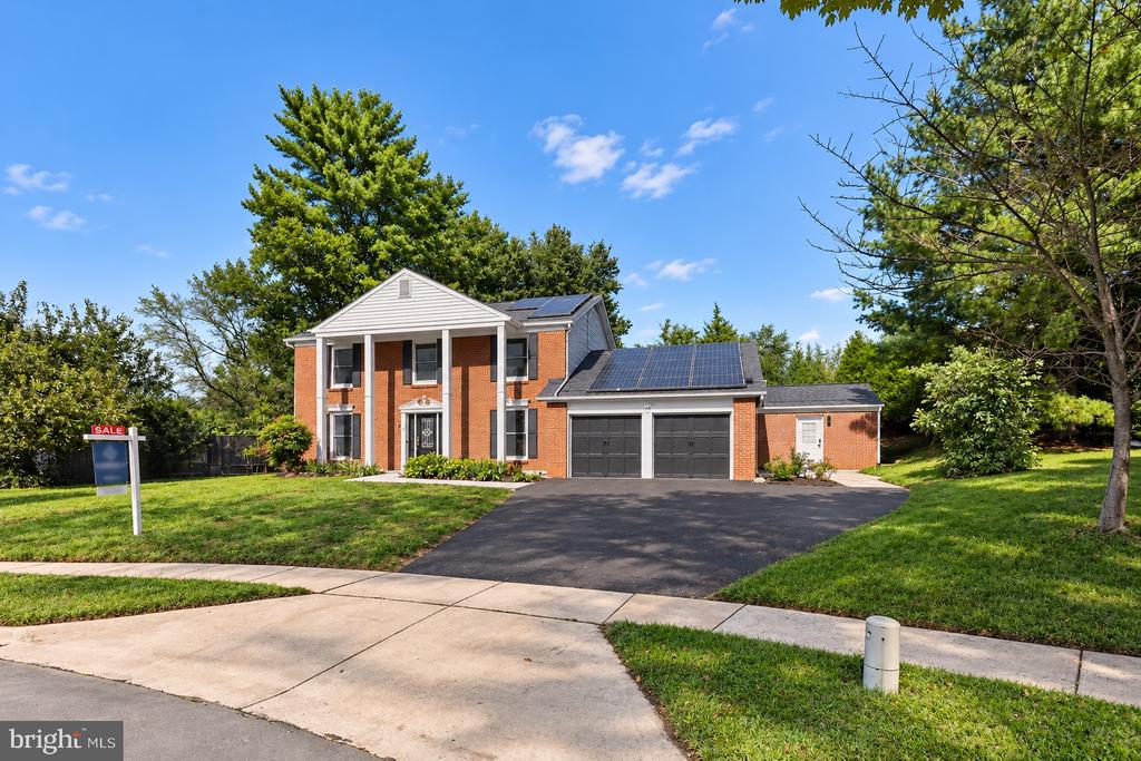 9 RICHVIEW COURT