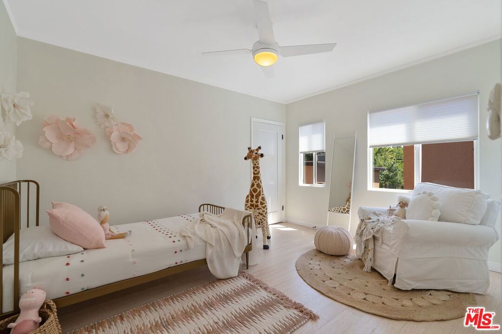 422 E Fairview Boulevard