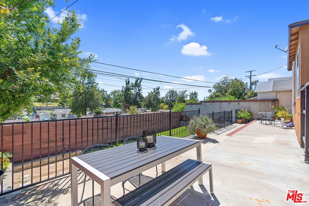 422 E Fairview Boulevard