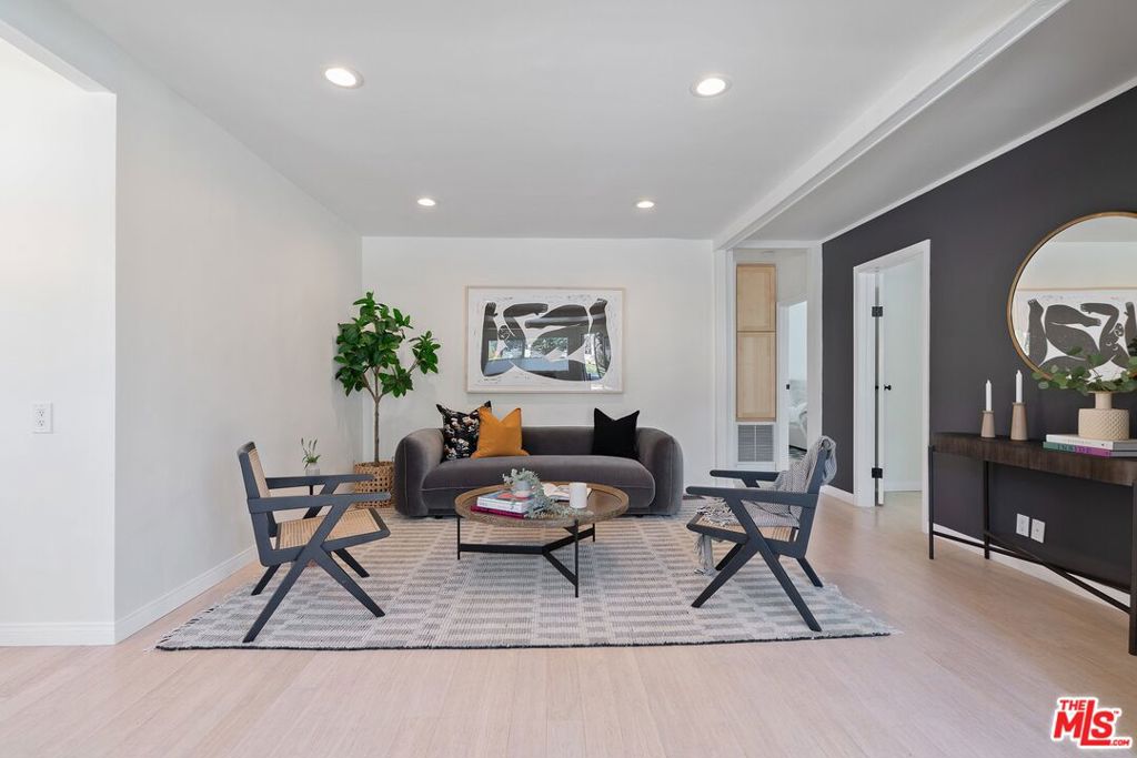 422 E Fairview Boulevard