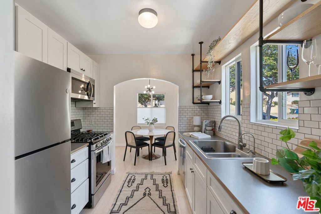 422 E Fairview Boulevard