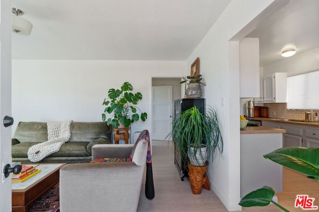 422 E Fairview Boulevard