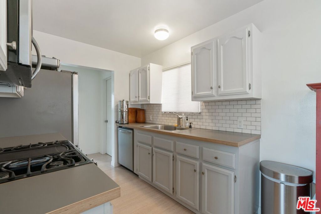 422 E Fairview Boulevard