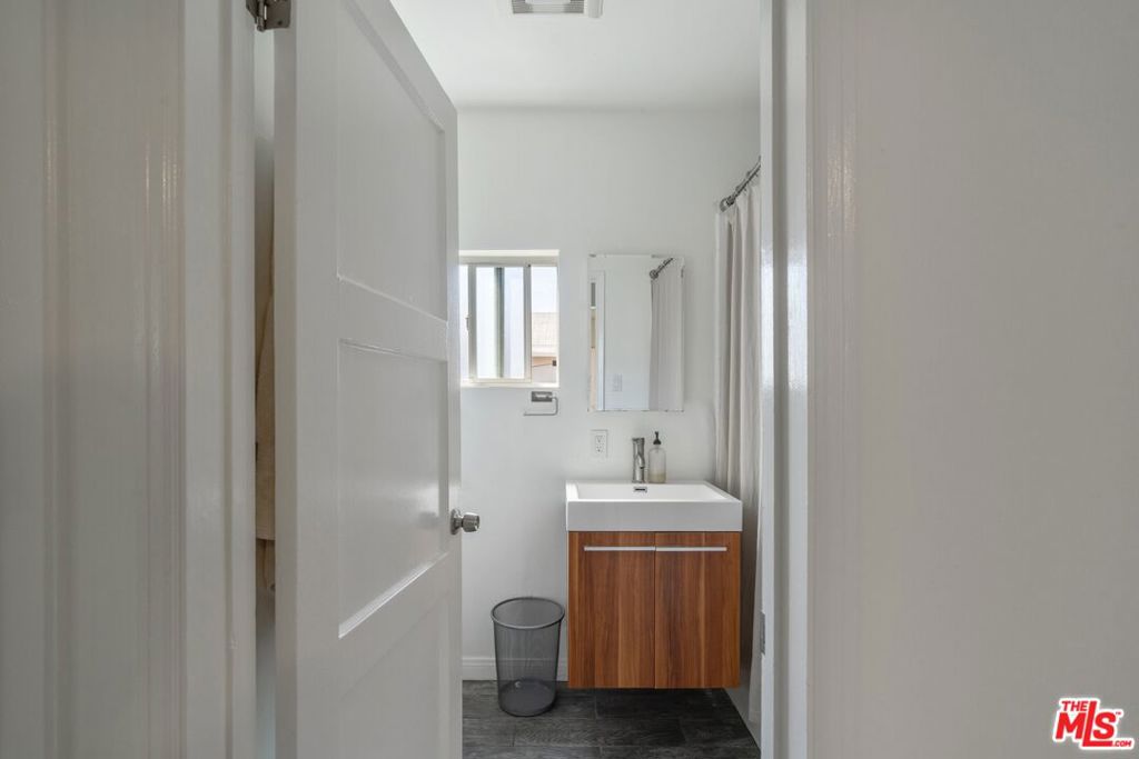 422 E Fairview Boulevard