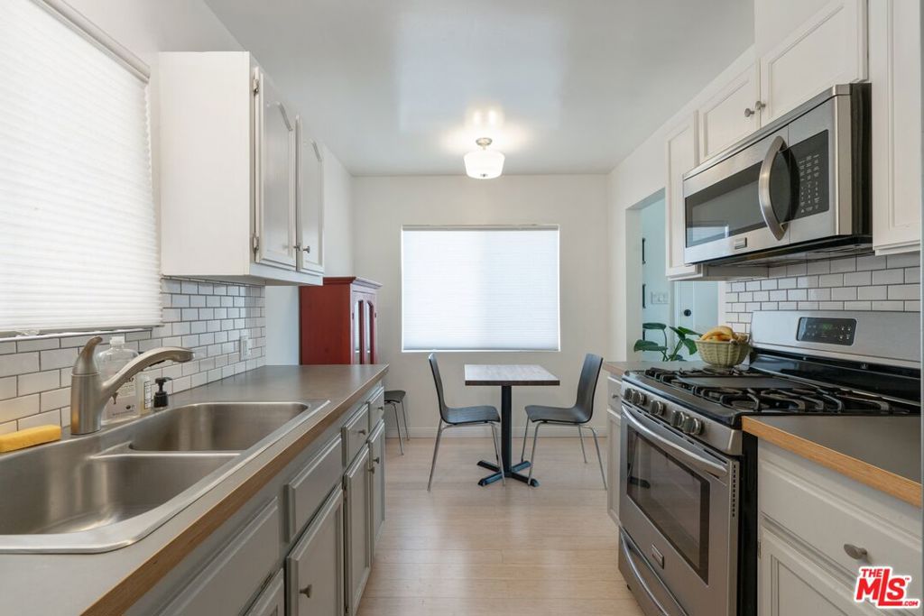 422 E Fairview Boulevard