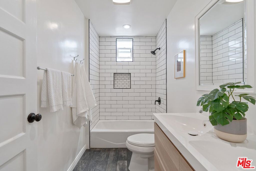 422 E Fairview Boulevard