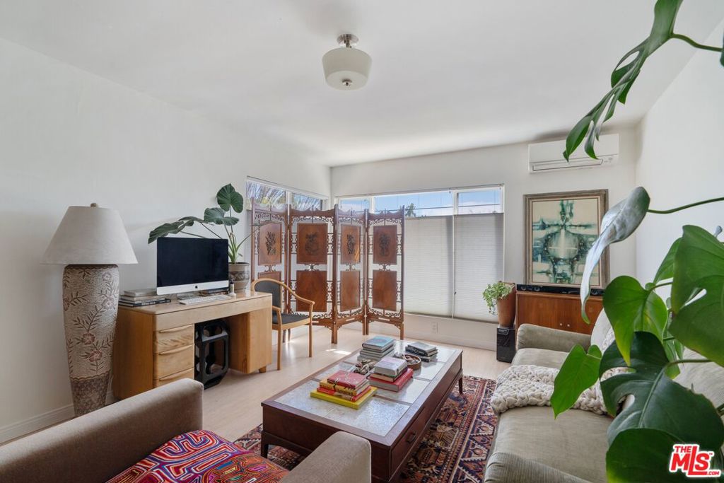 422 E Fairview Boulevard