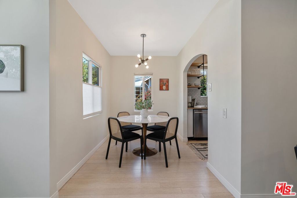 422 E Fairview Boulevard