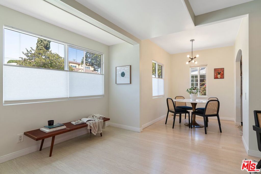 422 E Fairview Boulevard