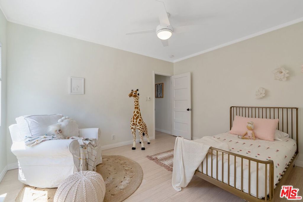 422 E Fairview Boulevard