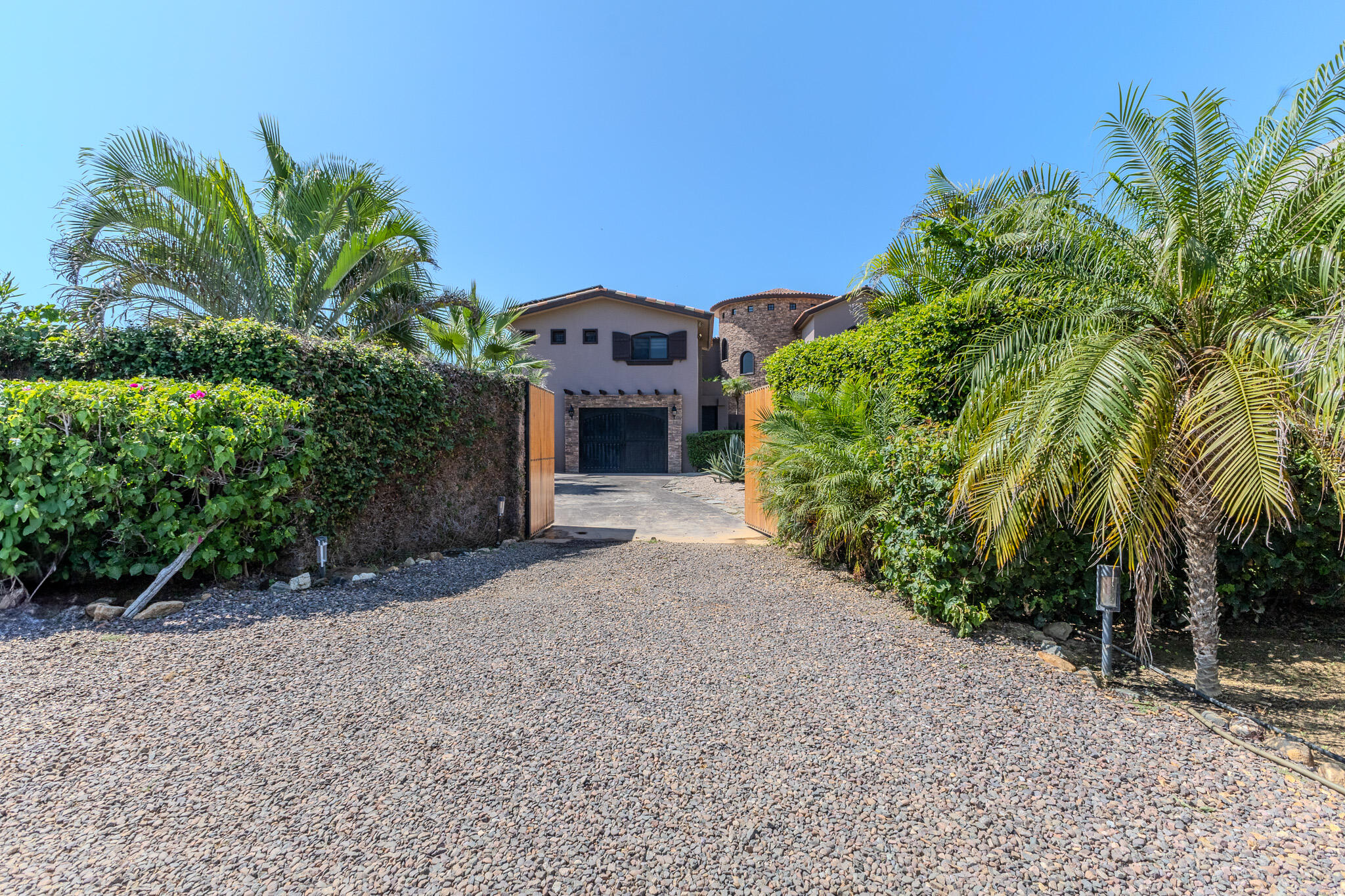 Villa Piazza Beachfront