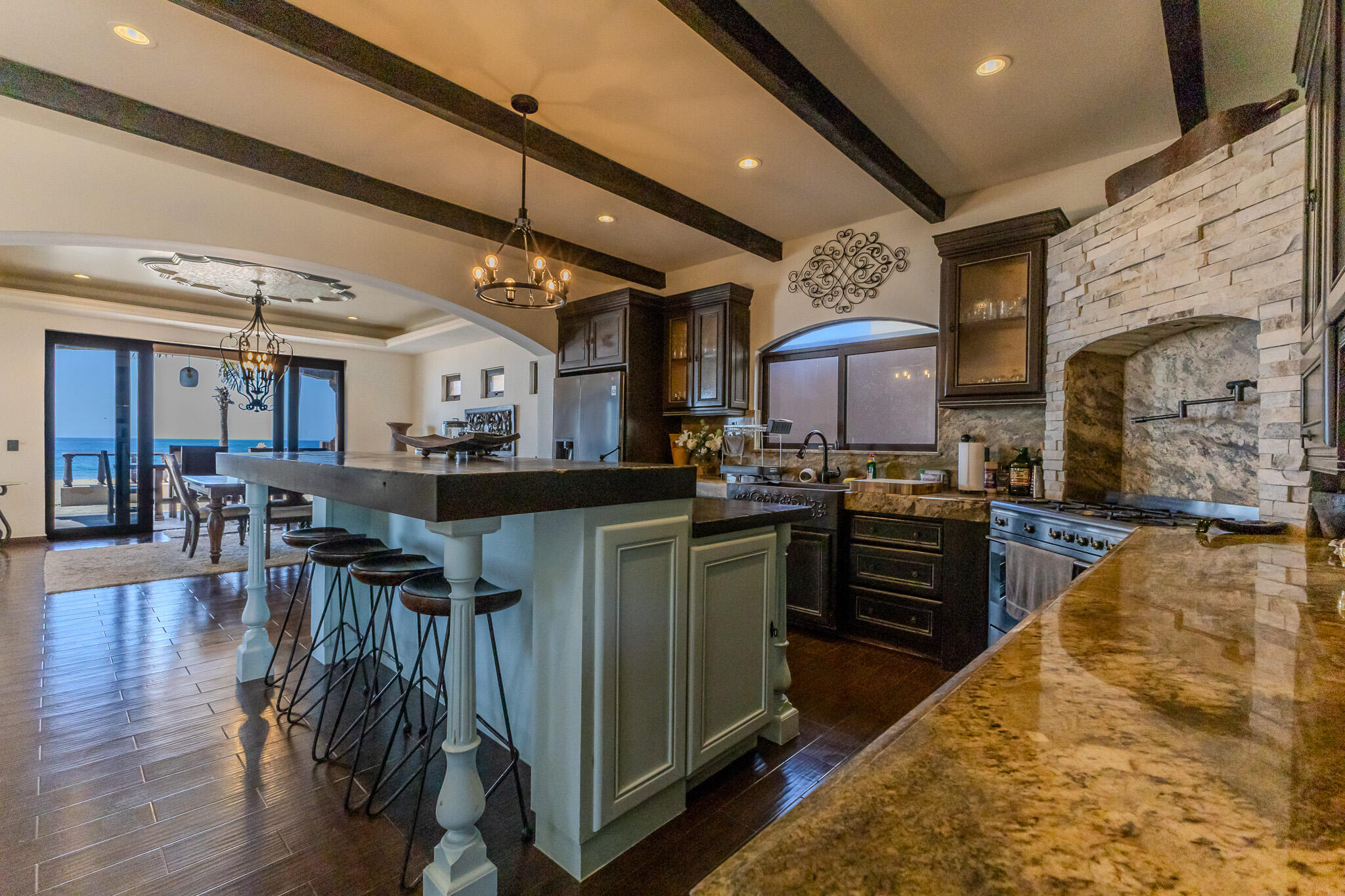 Villa Piazza Beachfront