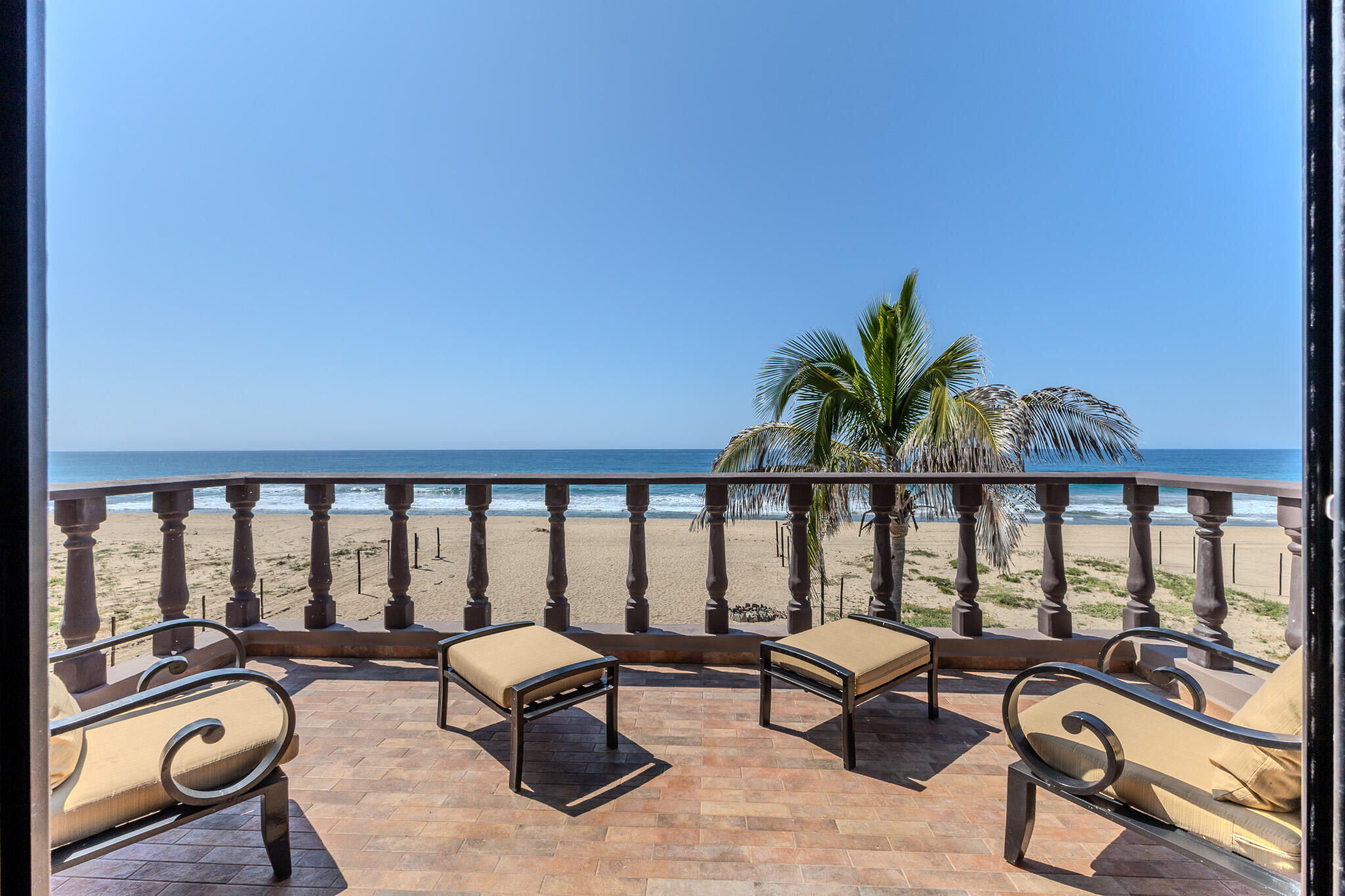 Villa Piazza Beachfront