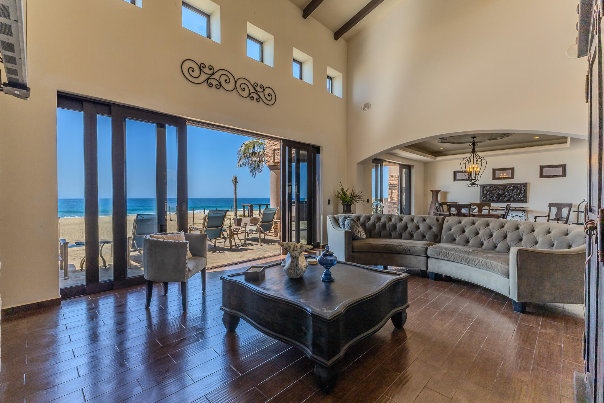 Villa Piazza Beachfront