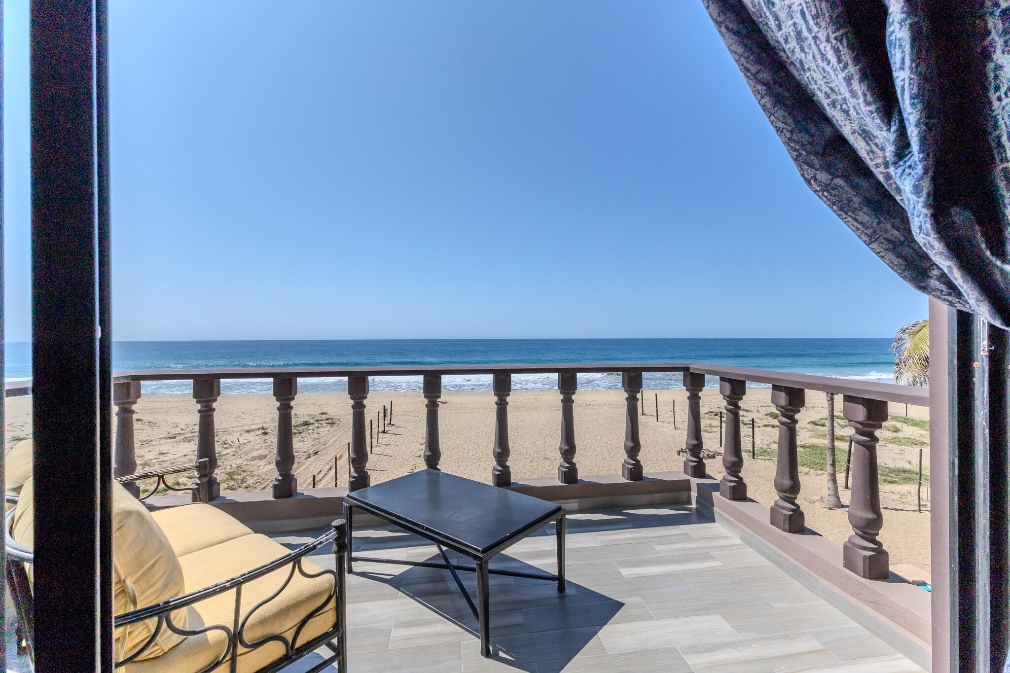 Villa Piazza Beachfront