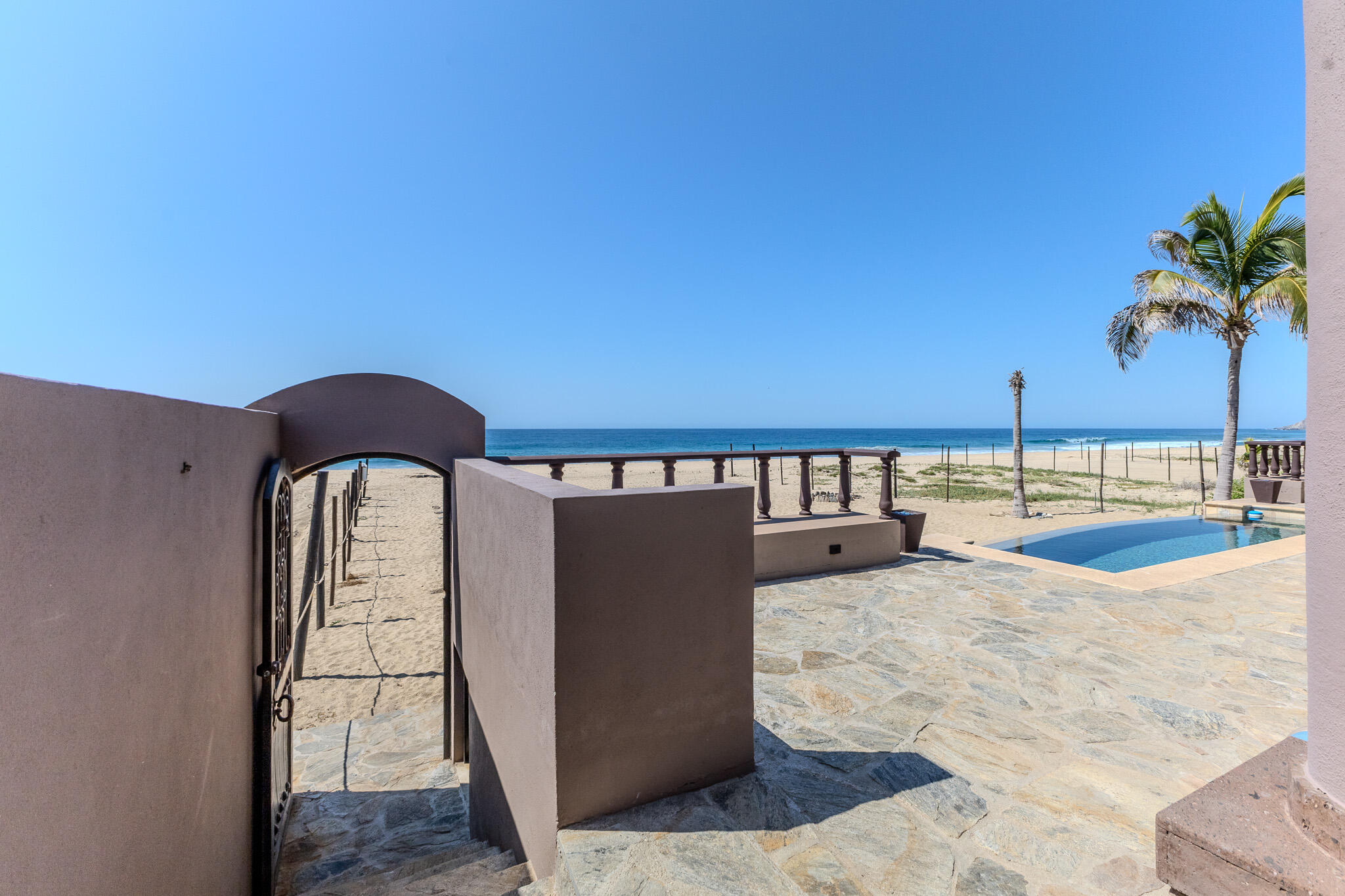 Villa Piazza Beachfront