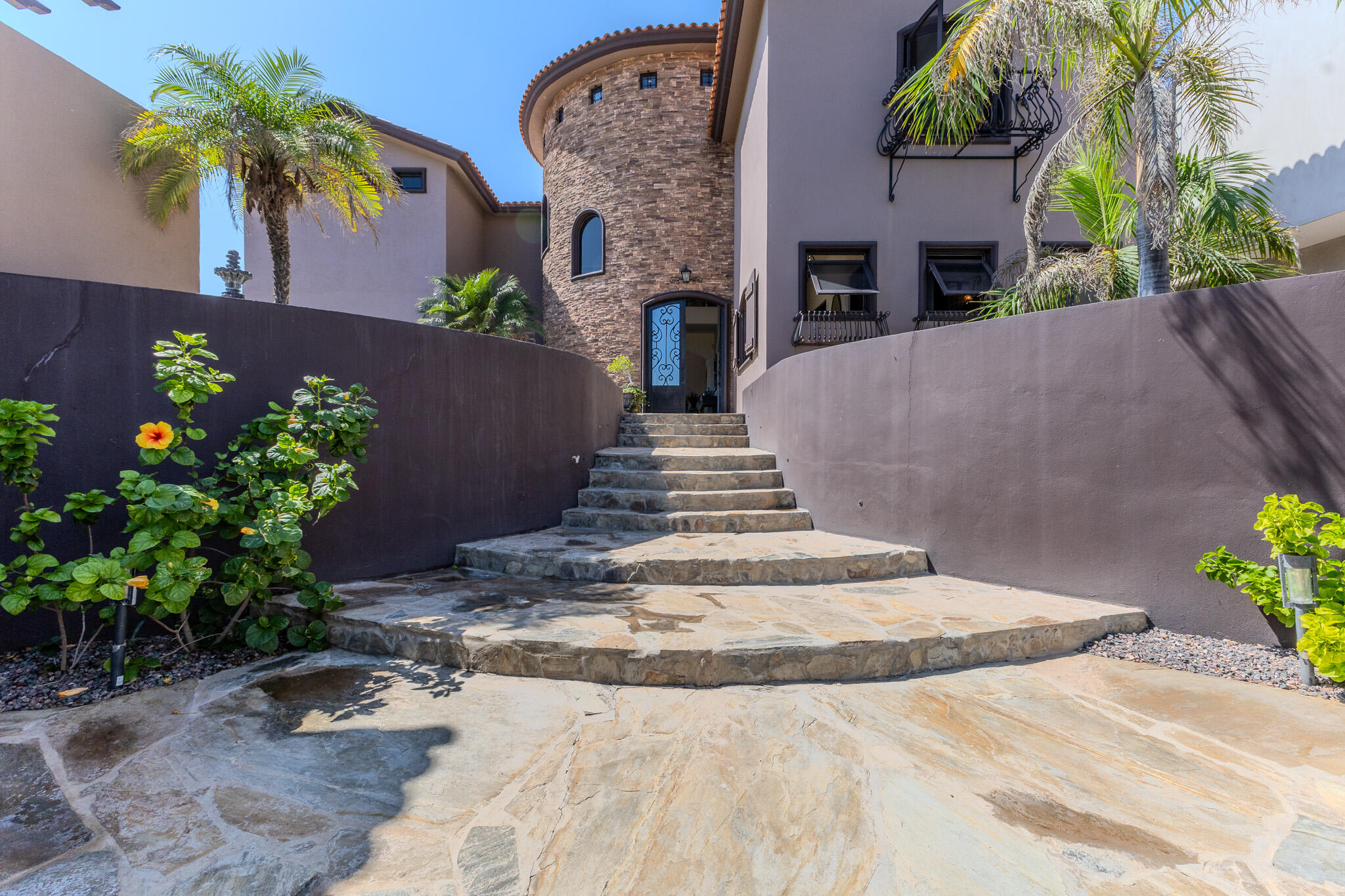 Villa Piazza Beachfront