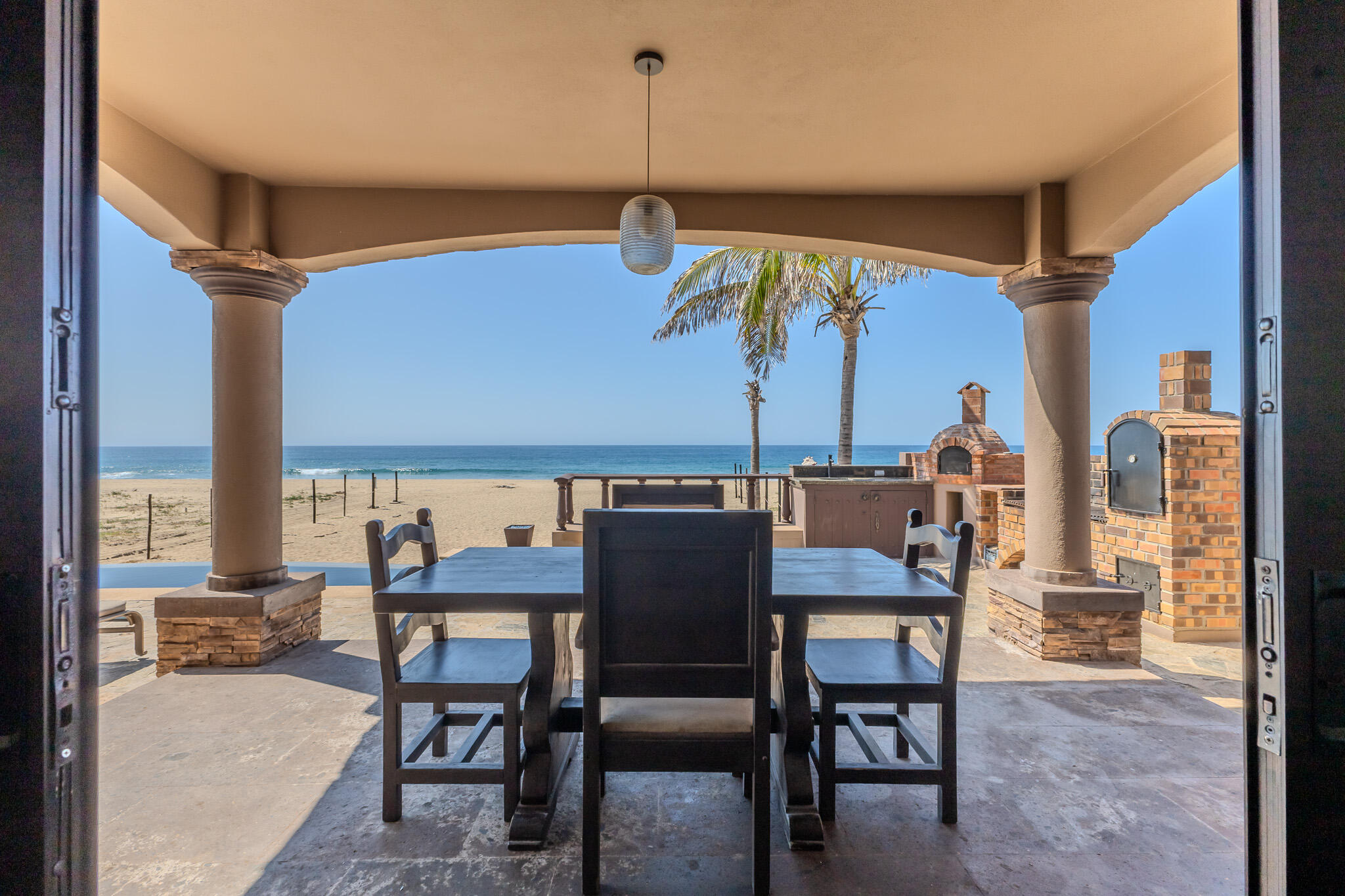 Villa Piazza Beachfront