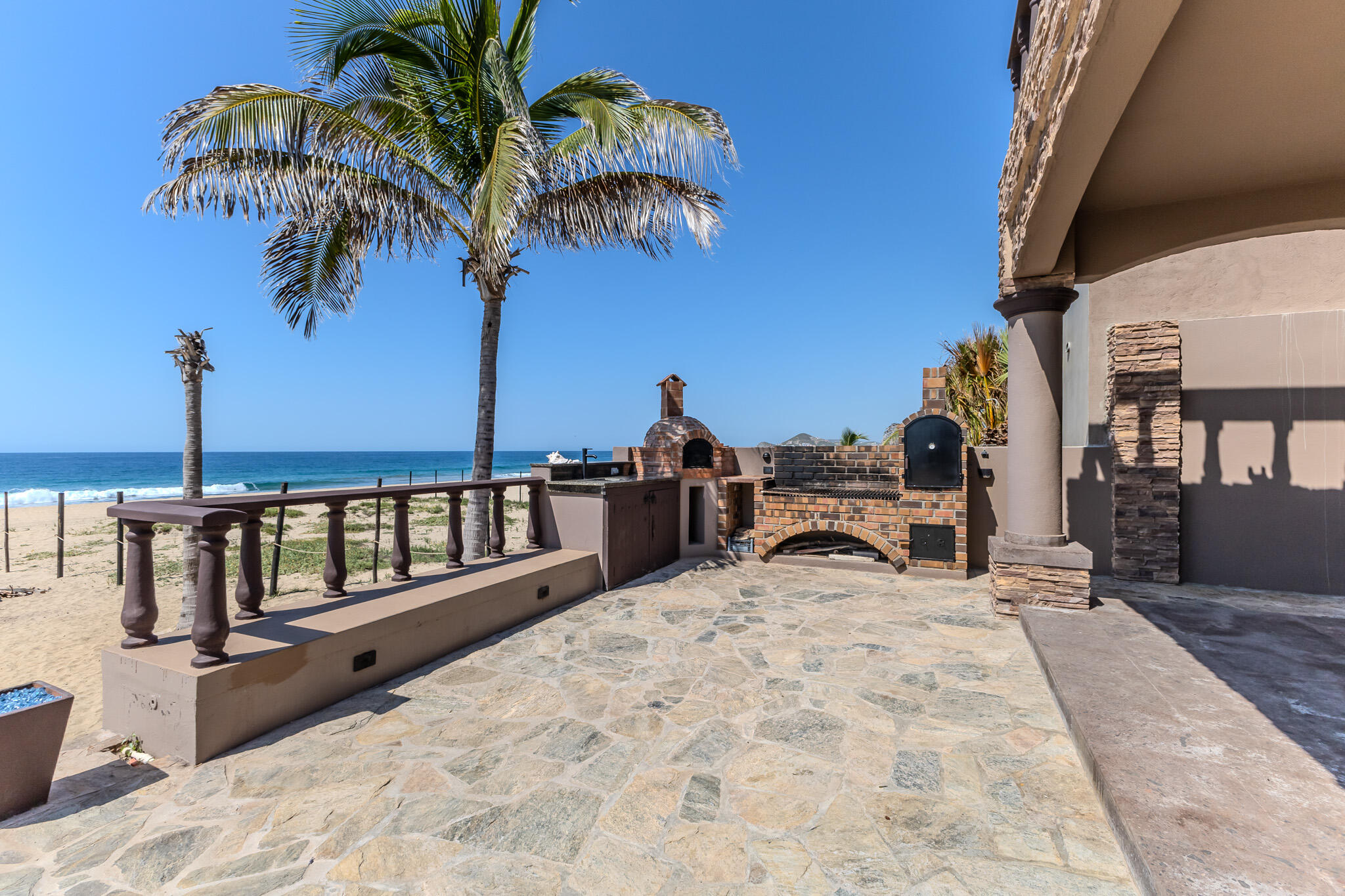 Villa Piazza Beachfront