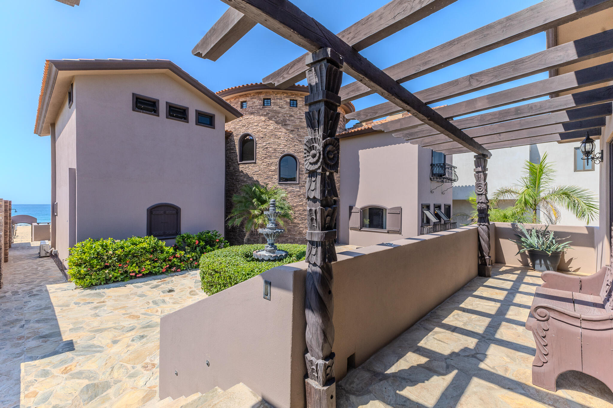 Villa Piazza Beachfront