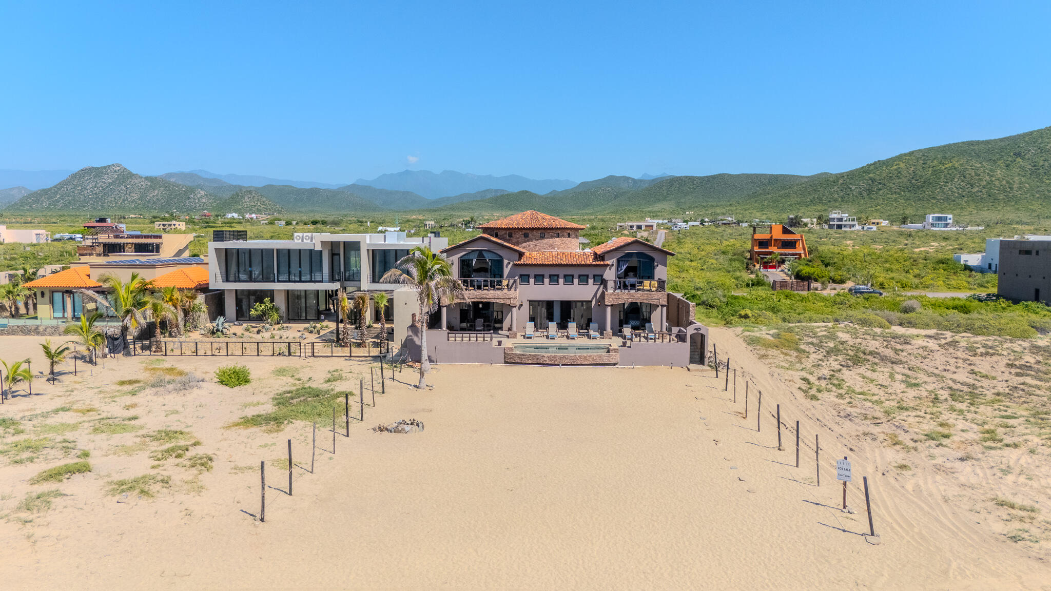 Villa Piazza Beachfront