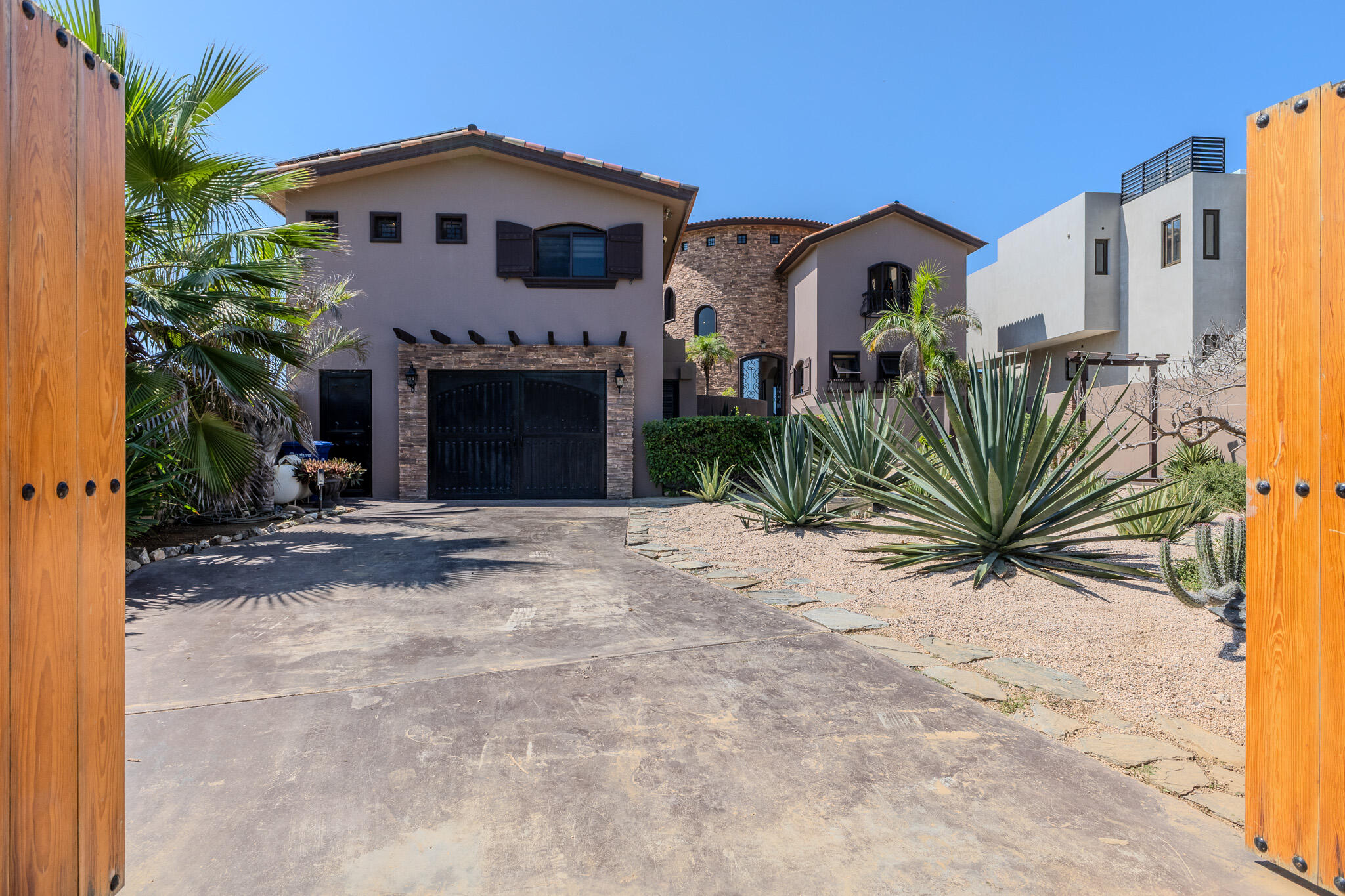 Villa Piazza Beachfront