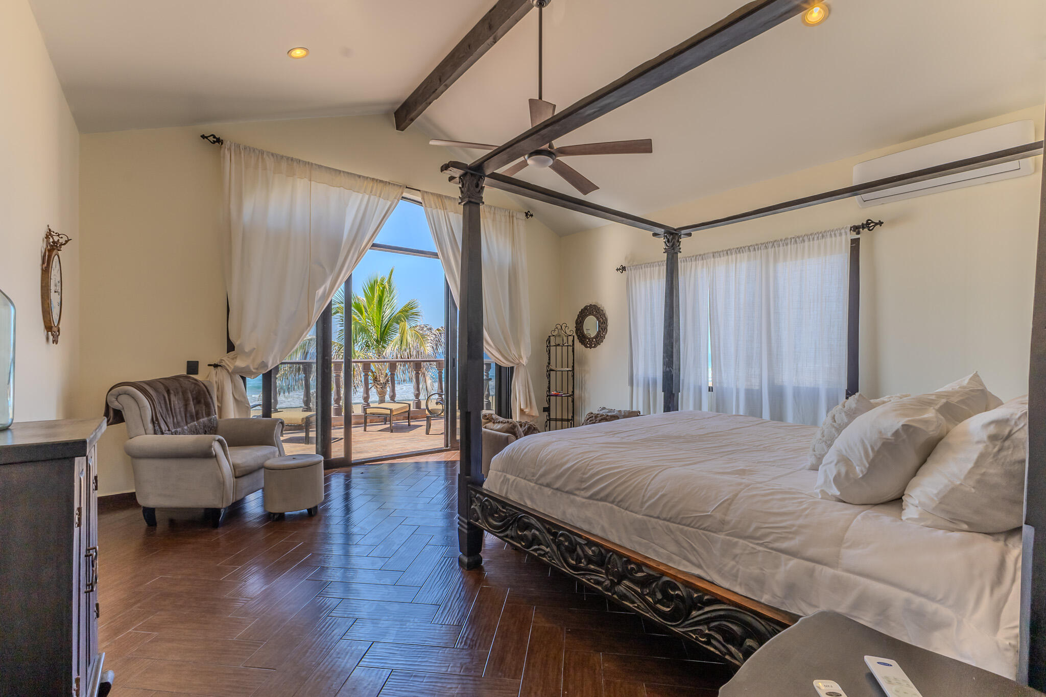 Villa Piazza Beachfront