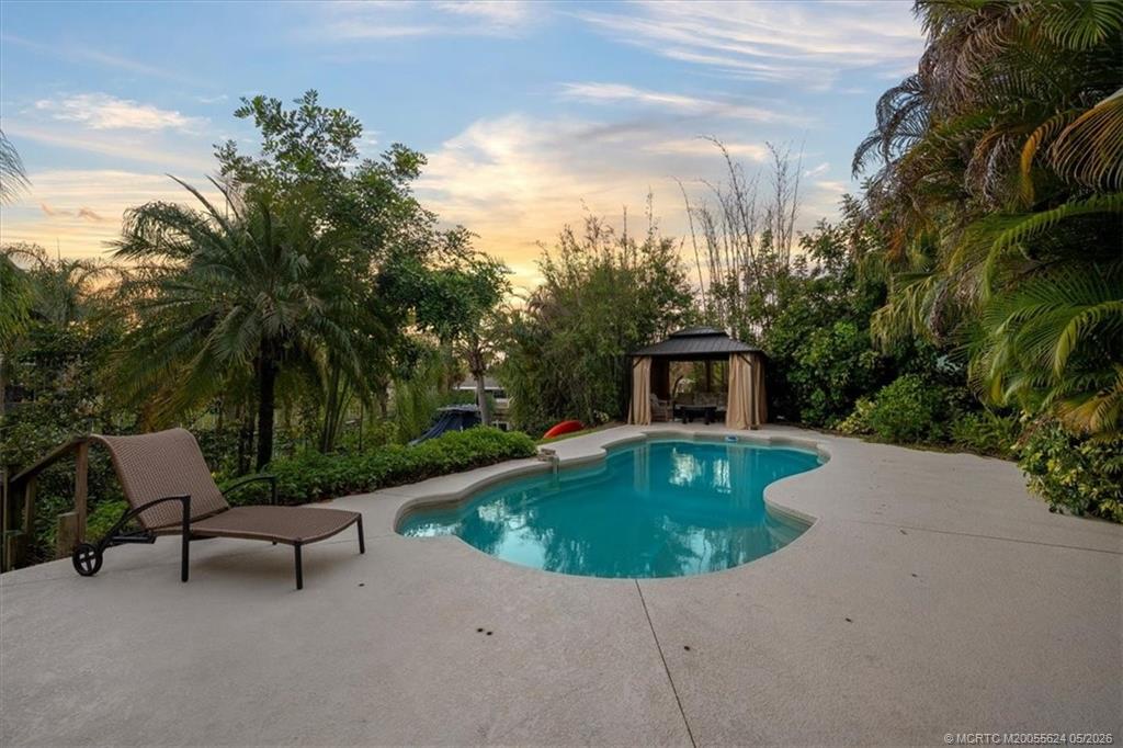 3098 SW Cedar Trail