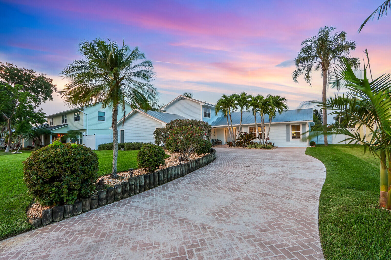 701 SW Pine Tree Lane, Palm City