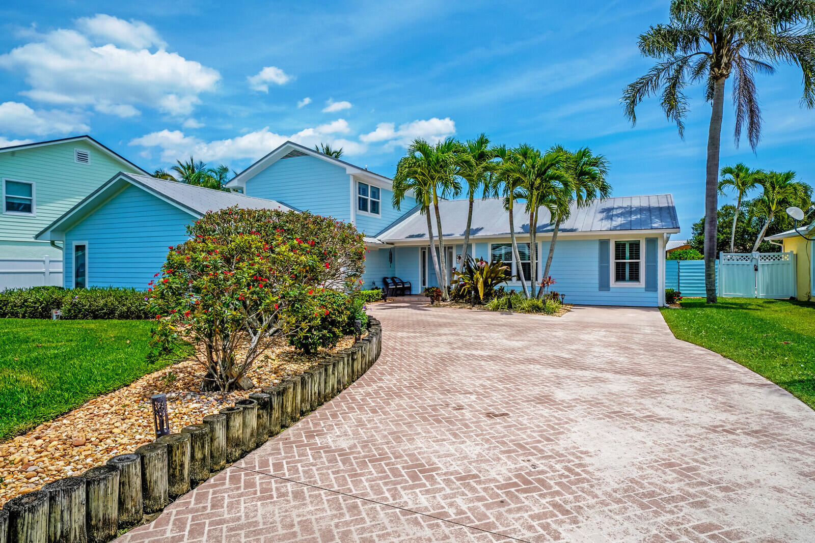 701 SW Pine Tree Lane, Palm City