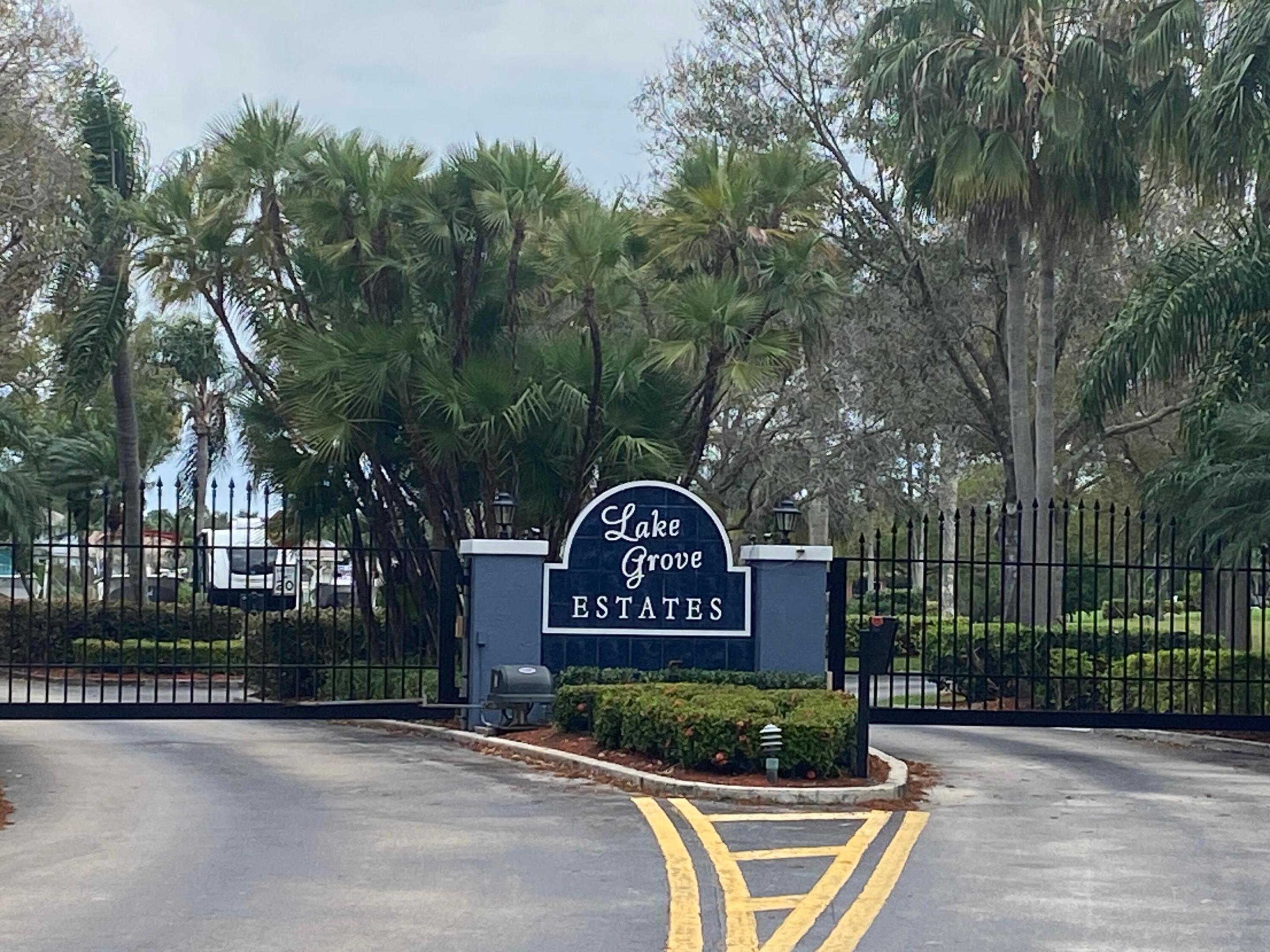 4911 SW Lake Grove Circle, Palm City